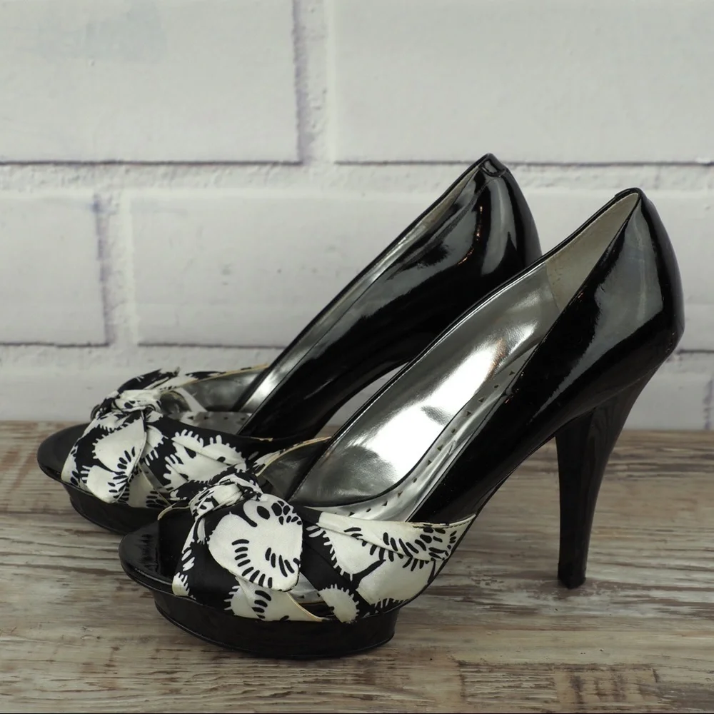 BCBGirls 7.5 black patent peep toe platform pumps - Picture 3 of 7